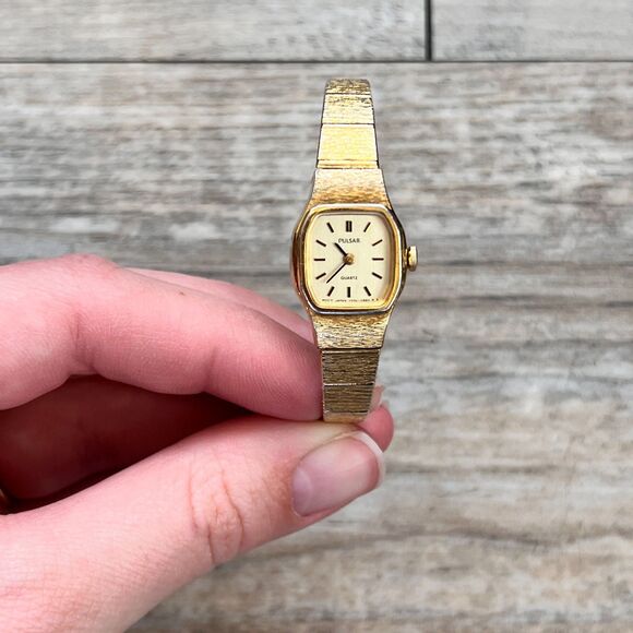 Pulsar Gold Tone Vintage Quartz Watch Textured Bracelet Minimalist Classic main image 7